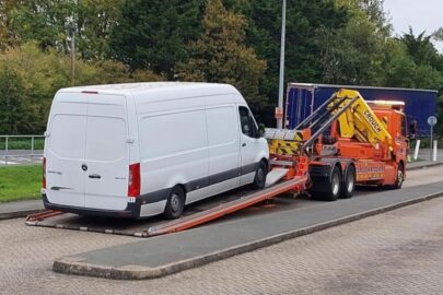 Przeładowany Sprinter z ADR skończył na lawecie