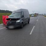 Sprinter najechał na autolawetę - tragiczny wypadek na S61