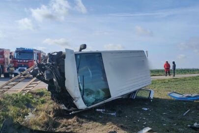 Tragiczne zderzenie VW Transportera z osobowym Suzuki