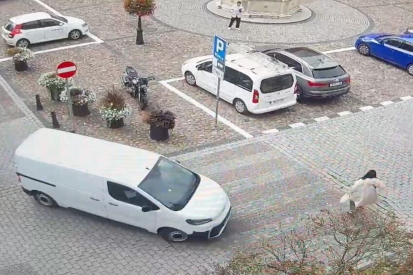 Vanem potrącił na pasach ciężarną. Zdarzenie uchwycił monitoring