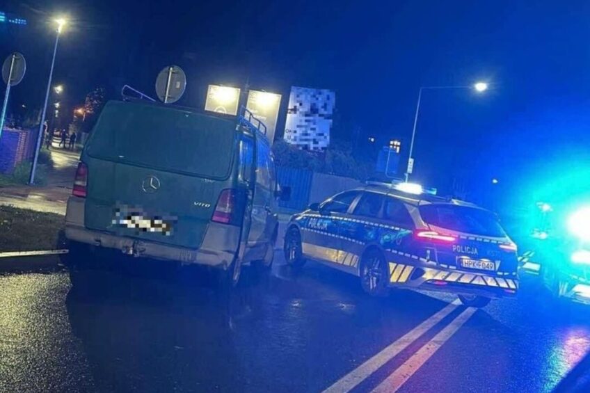 Vito uderzyło w radiowóz. Kierowca bez uprawnień