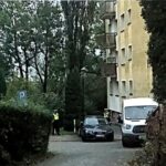 W Cieszynie podczas cofania na parkingu Transit potrącił pieszego