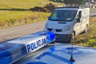 105 km/h w zabudowanym. Kierowca Trafica pijany i z zakazem