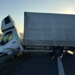 Ale jak... "Międzynarodówka" zawisła na barierce na trasie S5