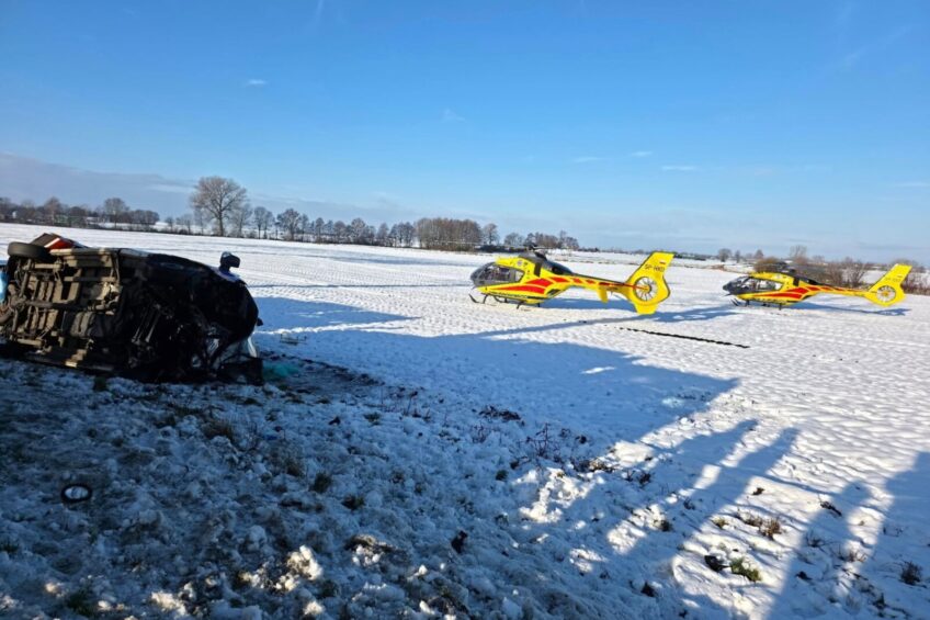 Karetka uderzyła w drzewo. Pomimo reanimacji kierowca zmarł