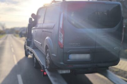 Odzyskany Ford Transit Custom i intrygujące zdjęcia policji