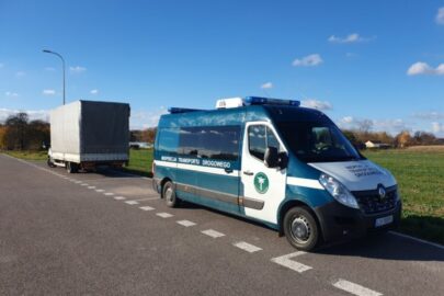 Przeciążony bus wiózł ładunek 12-tonowej „solówki”