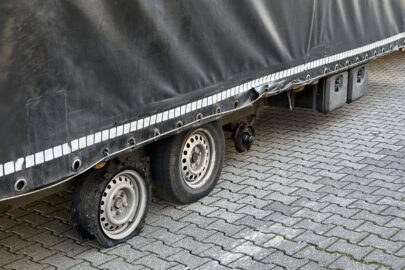 Transportowa kaskaderka w wykonaniu Polaka. Szef kazał jechać