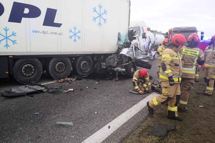 W stojący na „marginesie” zestaw najechała autolaweta