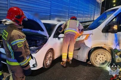 Bus wjechał w Corollę stojącą na obwodnicy. Obaj kierowcy ukarani