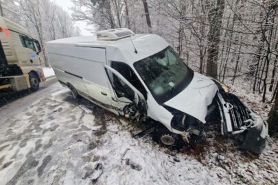 Kierowca Movano spowodował kolizję. Miał cofnięte uprawnienia