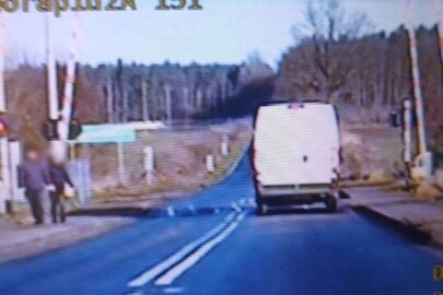 No to „zarobił”. Bus przejechał pod upuszczającymi się rogatkami