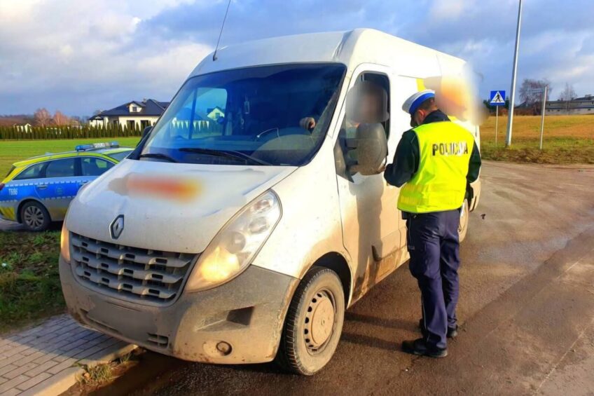 Policja kontrolowała kurierskie busy – 45 zatrzymanych dowodów