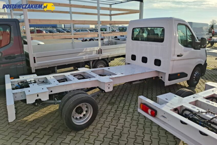 Renault Master IV już z „bliźniakami” i w wersjach L4H3