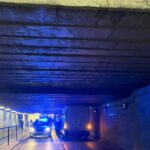 Transit zaklinował się w tunelu. Pomogły "poduszki" pneumatyczne