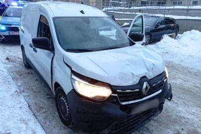 Co za typ… Kierowca vana uciekł po kolizji. Miał ku temu powody