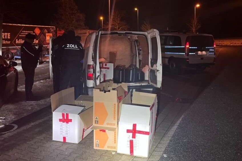 Prawie 60 kg narkotyków w furgonetce na polskich tablicach