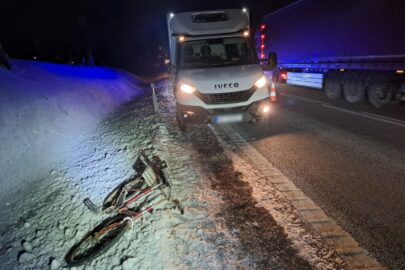Rowerzysta bez świateł na DK 62. Bus zahaczył 59-latka lusterkiem