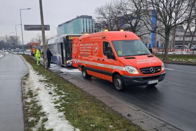 Sprinter pogotowia kanalizacyjnego ugasił miejski autobus