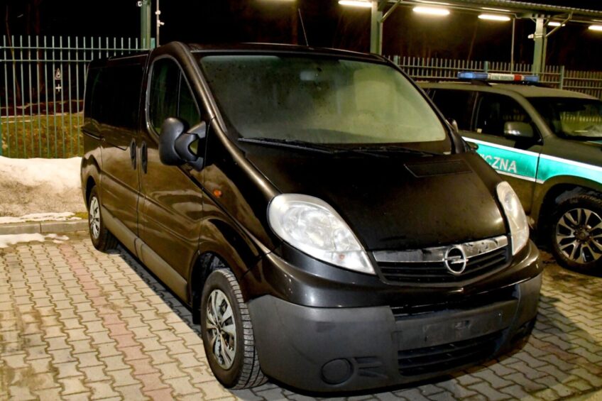 Kradzione Vivaro na lawecie zatrzymane na przejściu granicznym