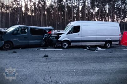 Na S8 Renault Trafic wjechało w naczepę – nie żyją dwie osoby