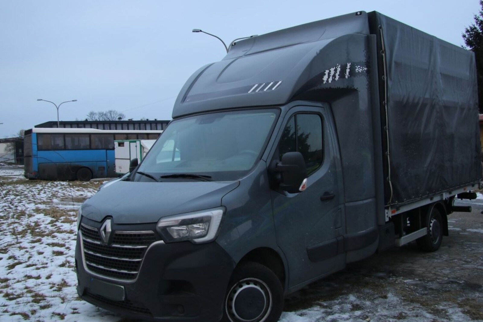 Skradziony bus odnaleziony w Chełmku – policja szuka świadków