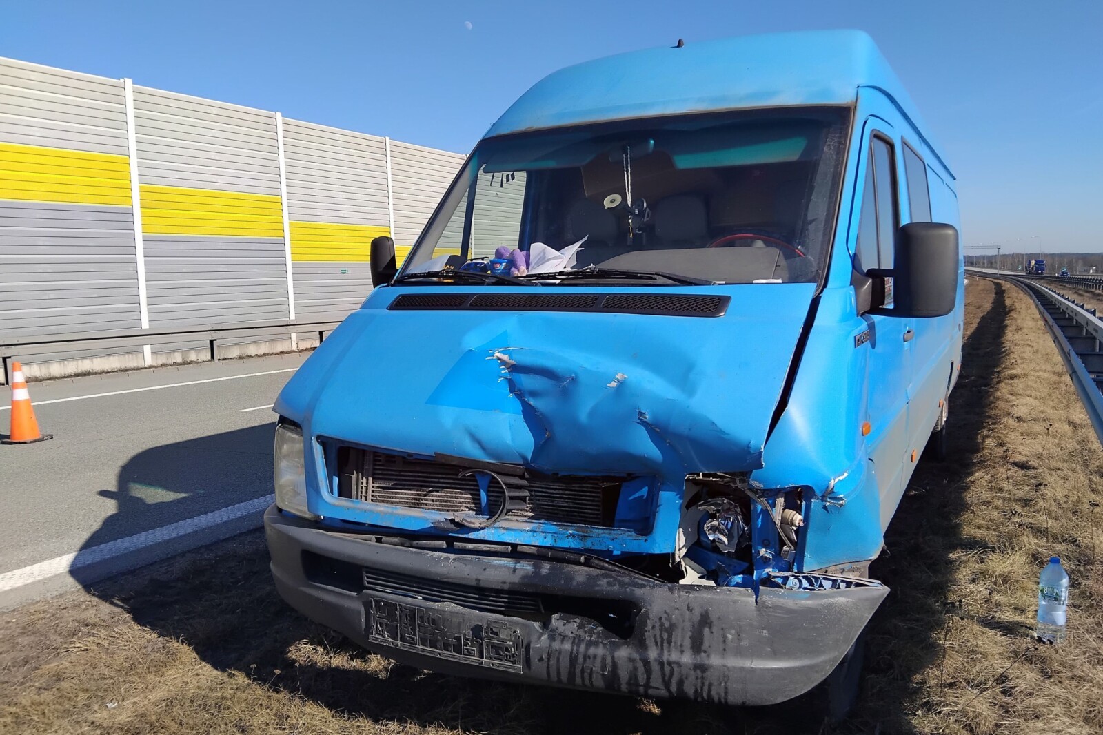 Szkoda auta :/ Pod Łaskiem VW LT uderzył w tył Maserati Levante