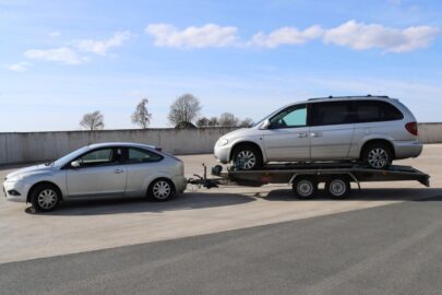 Ford Focus II jako holownik. Powodował zator na „landówce”