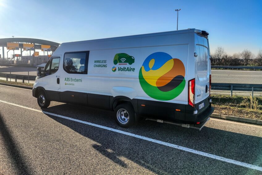 Iveco eDaily z indukcyjnym ładowaniem baterii podczas jazdy