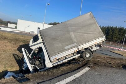 „Międzynarodówka” zjechała do rowu – powodem zmęczenie kierowcy