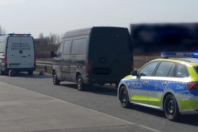 Niesprawny furgon ściągnięty z S8 a kierowca „zapunktował”
