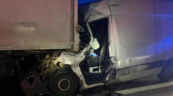 Tragedia na A1. Dostawczy Sprinter najechał na tył naczepy
