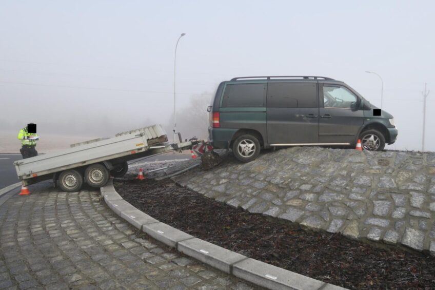 Ta przyczepa to niehamowana była – Vito zatrzymało się na rondzie