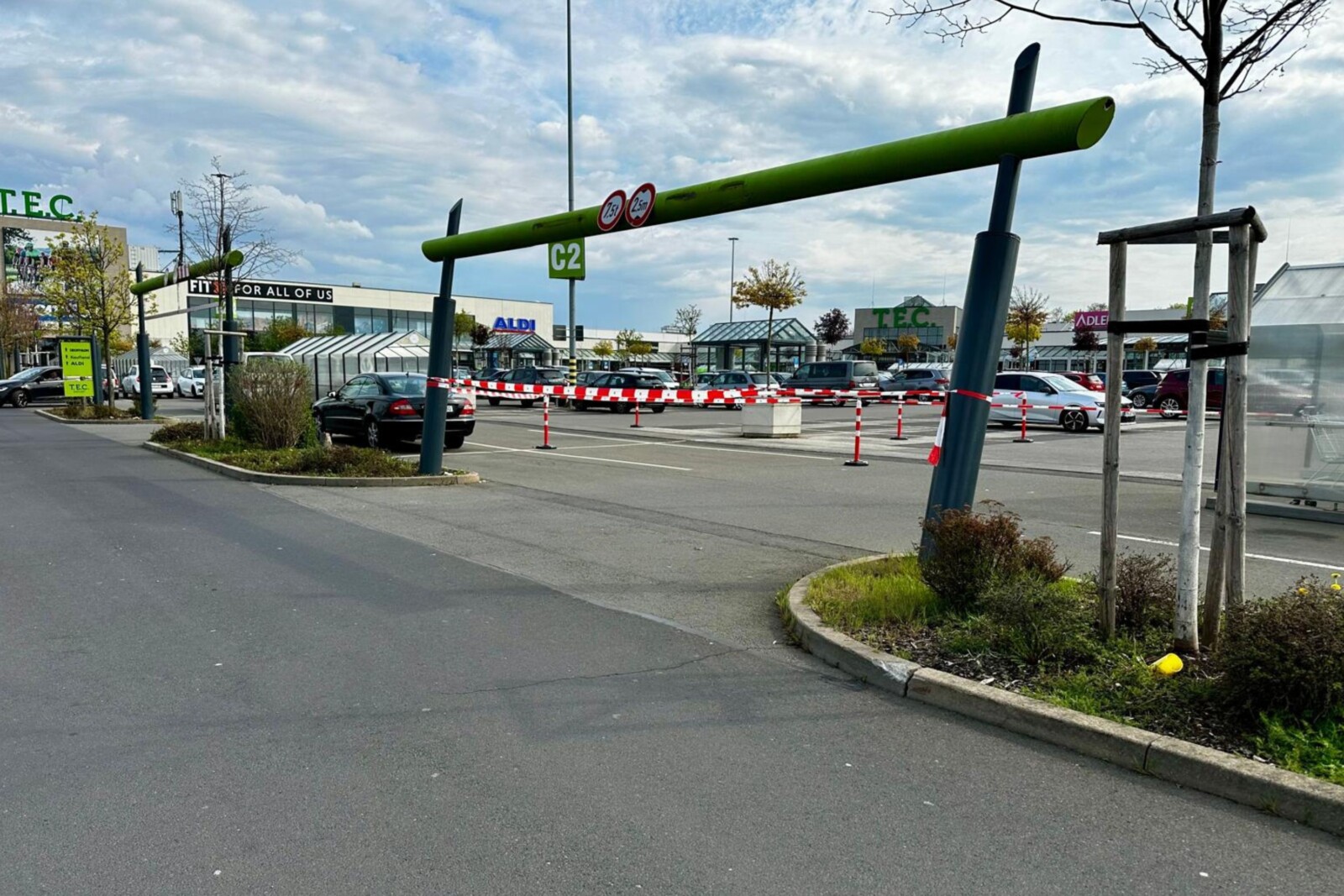 Chłodnią pod niską bramownicę – straty na ponad 10 000 euro