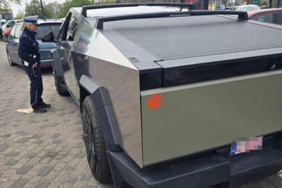 Kierowca Cybertrucka stracił prawo jazdy. A za recydywę 4000 zł
