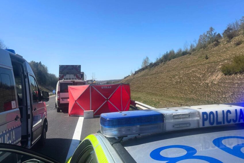 Na S6 bus najechał na ekipę malującą pasy. Nie żyje jedna osoba