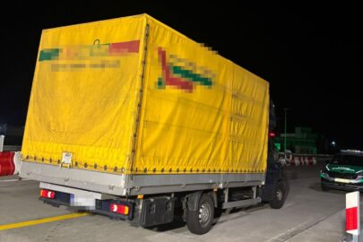Obcokrajowiec z busa okazał na granicy fałszywe prawo jazdy