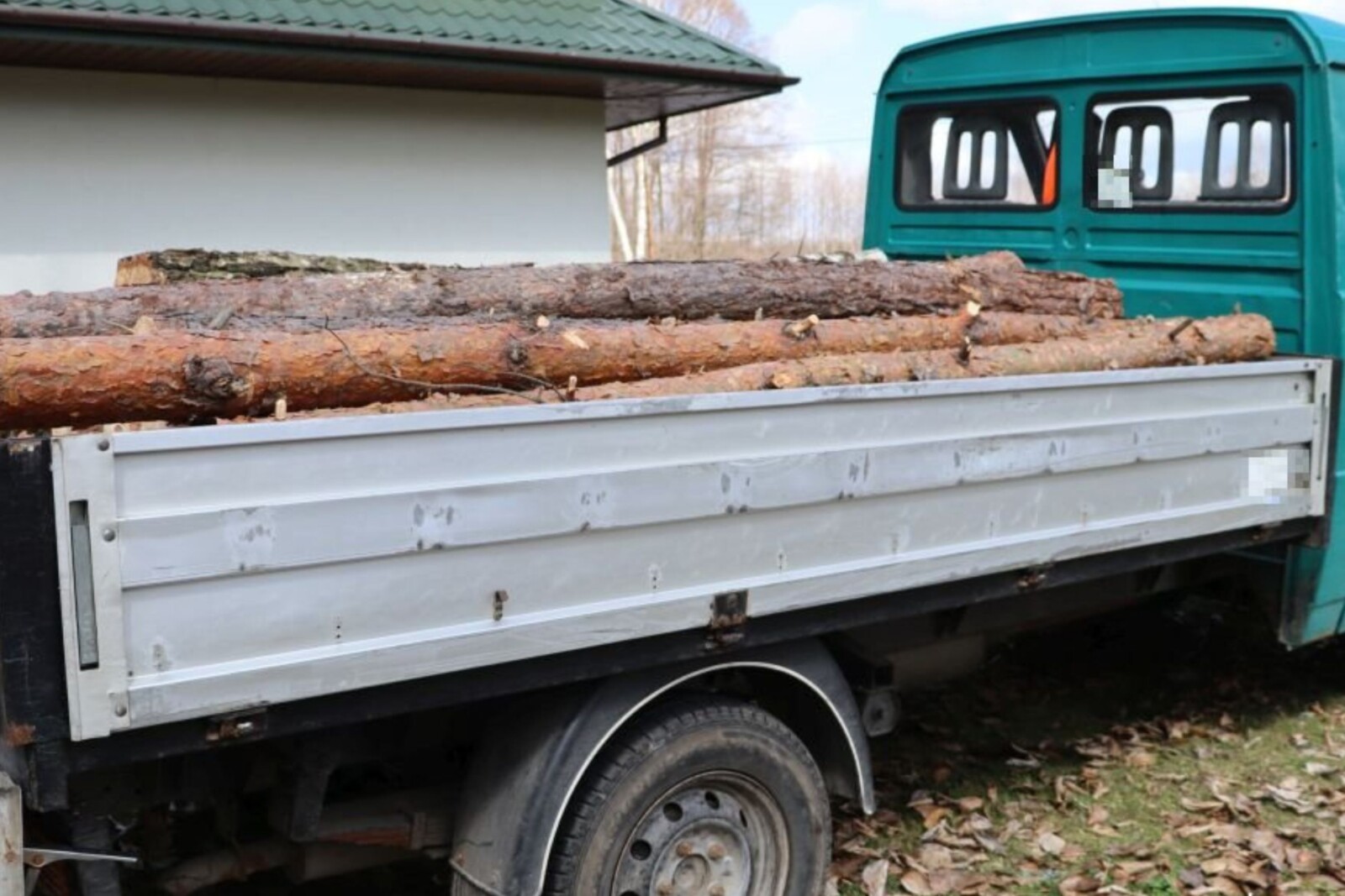 Po narkotykach i bez uprawnień. Na Lublinie skradzione drewno