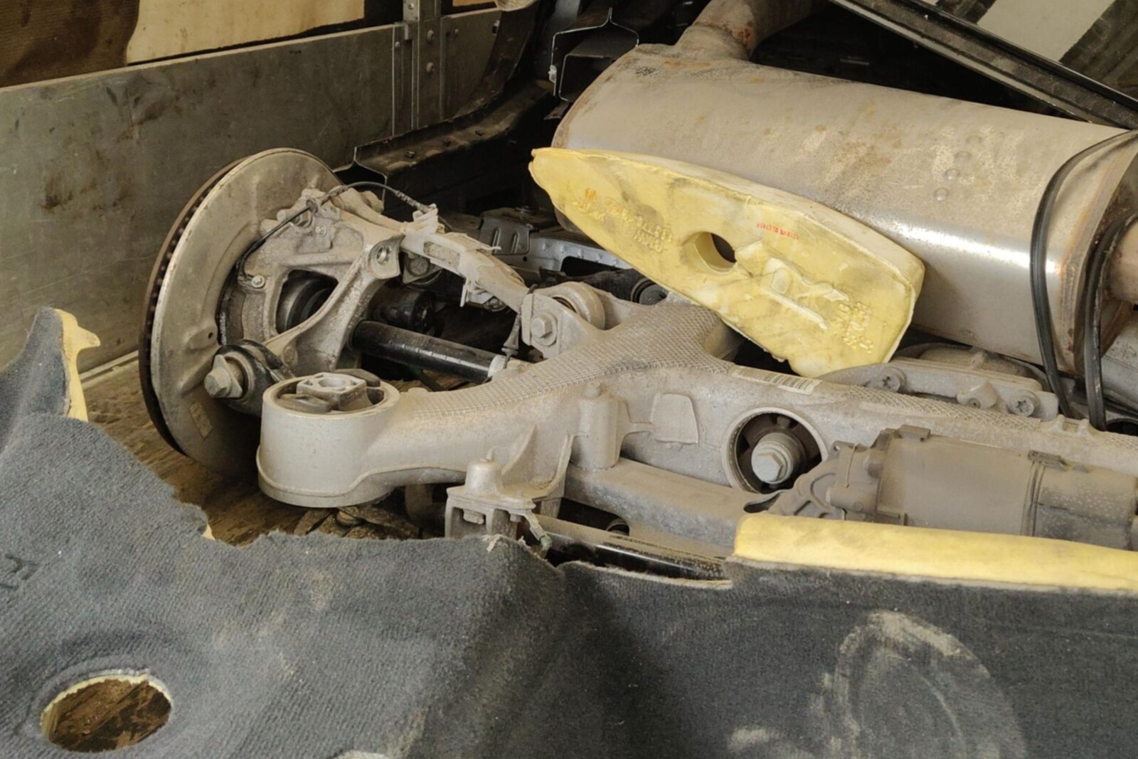 Pod plandeką „Dukata” pocięte BMW serii 7 – kierowca zatrzymany