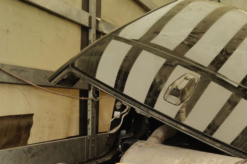 Pod plandeką „Dukata” pocięte BMW serii 7 – kierowca zatrzymany