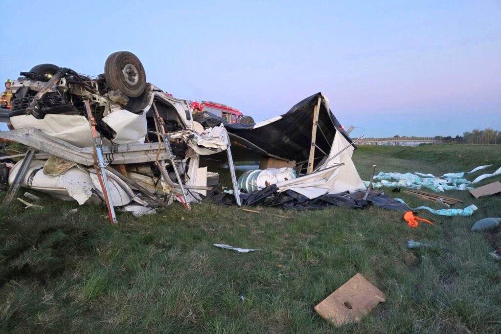Renault Master dachowało na „A2-ce”. Kierowca zmarł