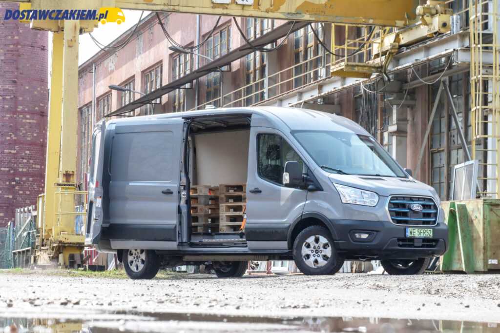 Test: Ford E-Transit L3H2 - masa własna, ładowność, kubatura paki