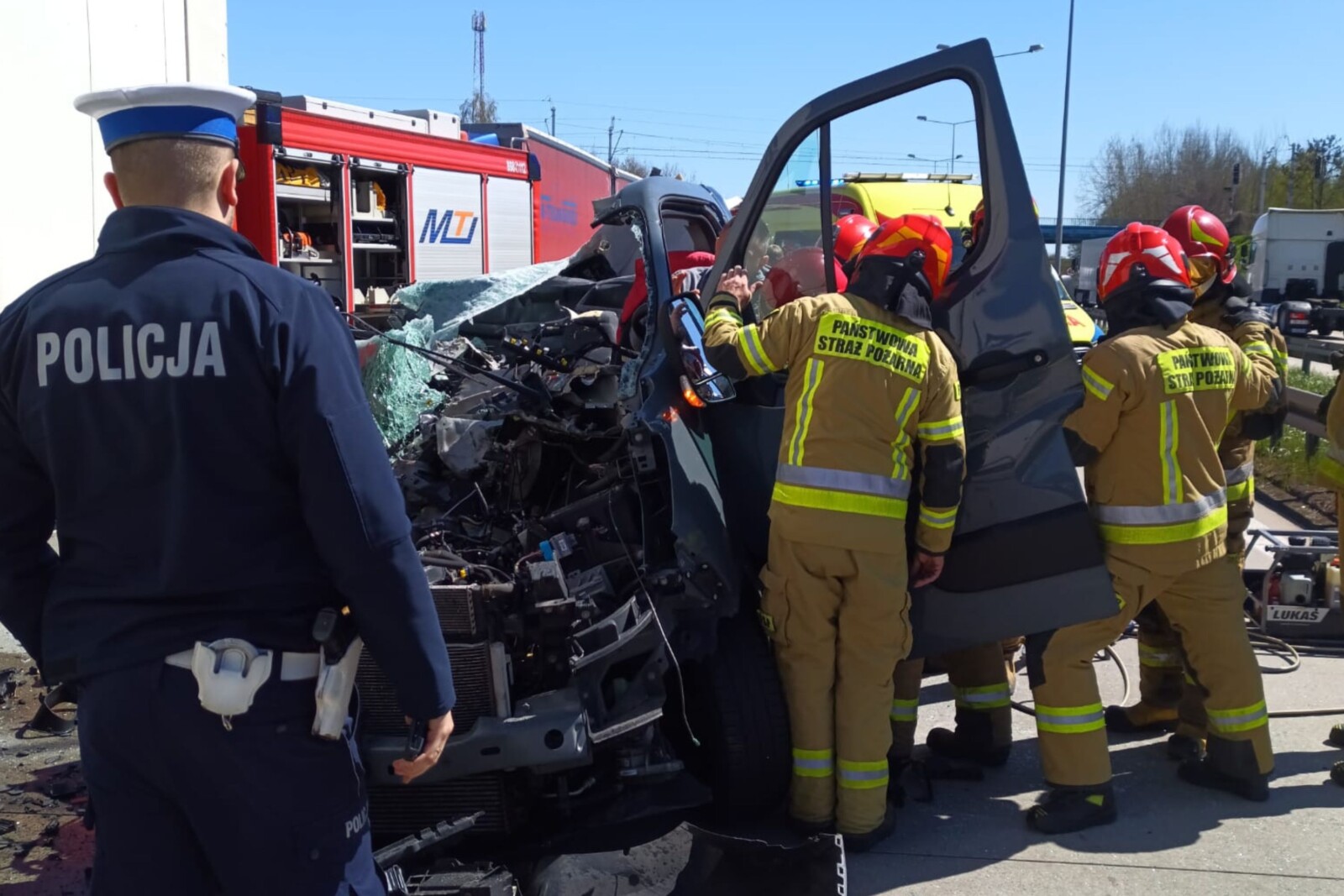 W czepku urodzony – Masterka rozbita w drobny pył a kierowca cały