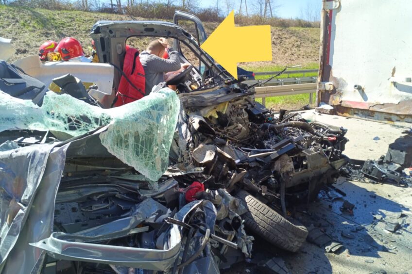 W czepku urodzony – Masterka rozbita w drobny pył a kierowca cały