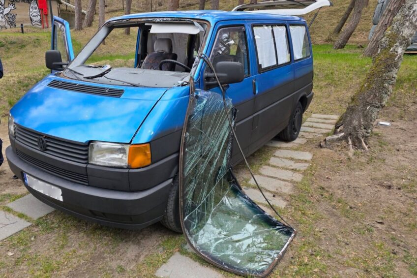 Wybuch butli z gazem w Volkswagenie T4 – poparzone 2 osoby