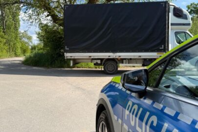 Busem uderzył w ogrodzenie – był pijany i miał dożywotni zakaz