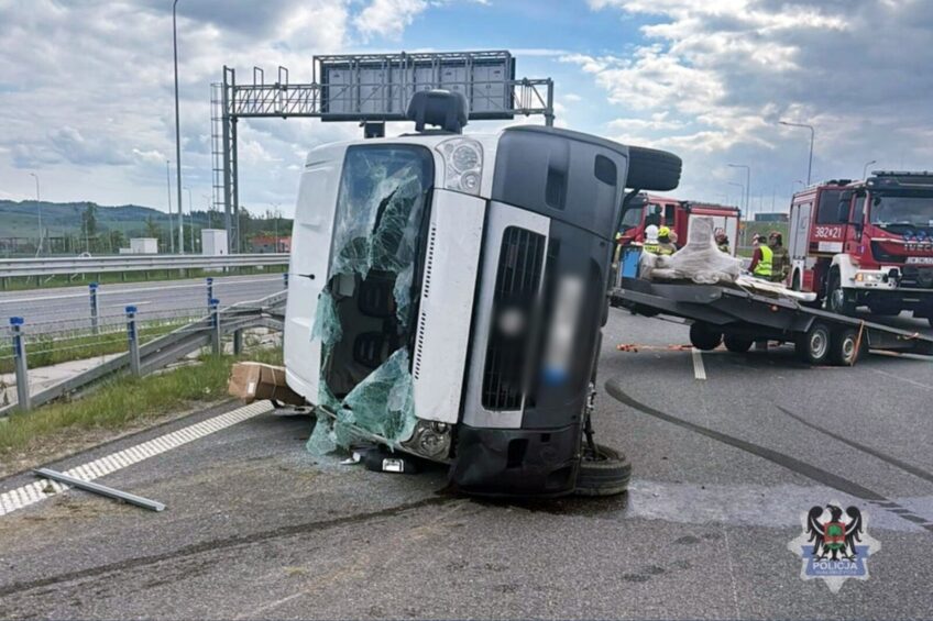 Ducato z przyczepą zablokowało S3 – przyczyną prędkość