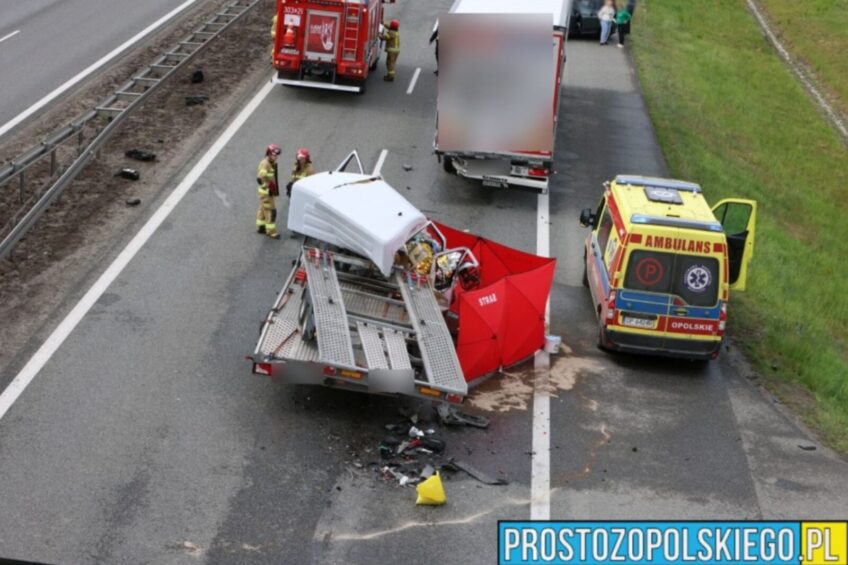 Na A4 Sprinter uderzył w naczepę – nie żyje pasażer autolawety