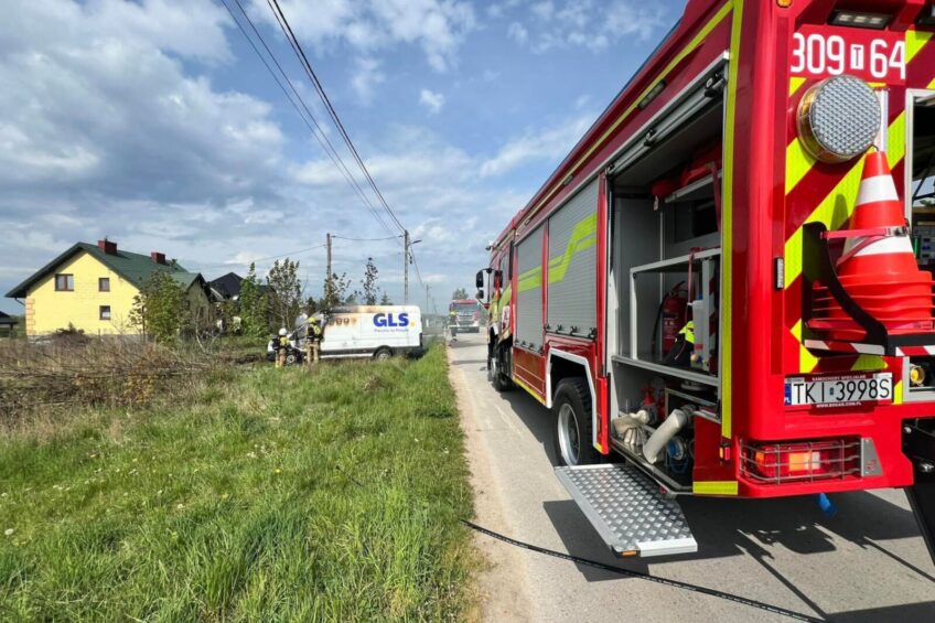 Pożar kurierskiego Transita – jedna osoba poszkodowana