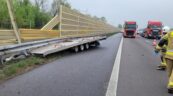 Vito na boku a laweta wbita pod barierki – groźne zdarzenie na A2